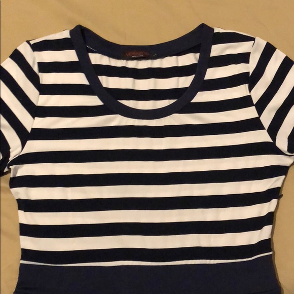 Women’s dress - Picture 2 of 3